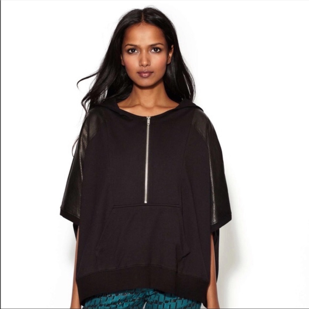 Poleci Black leather top
